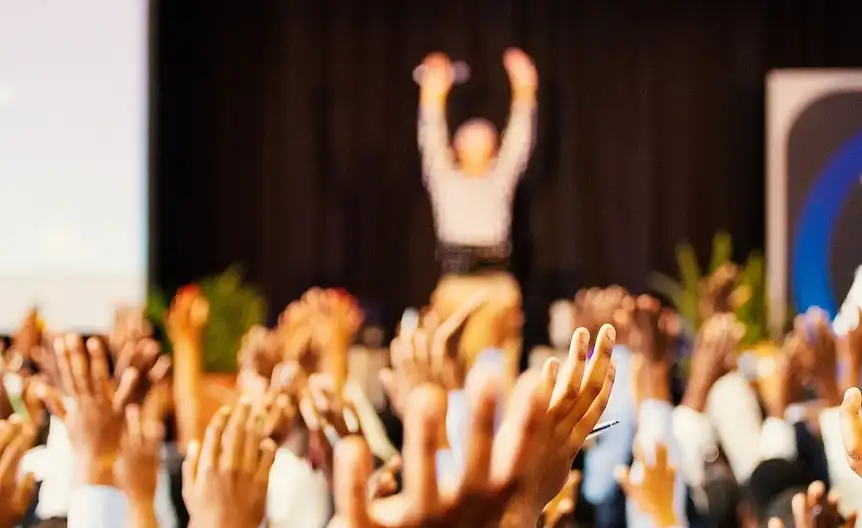 Profesjonalny strój na imprezę firmową zapewniający komfort i swobodę ruchu