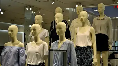 Jak wybrać idealną bluzkę do pracy? Modne i wygodne fasony 2