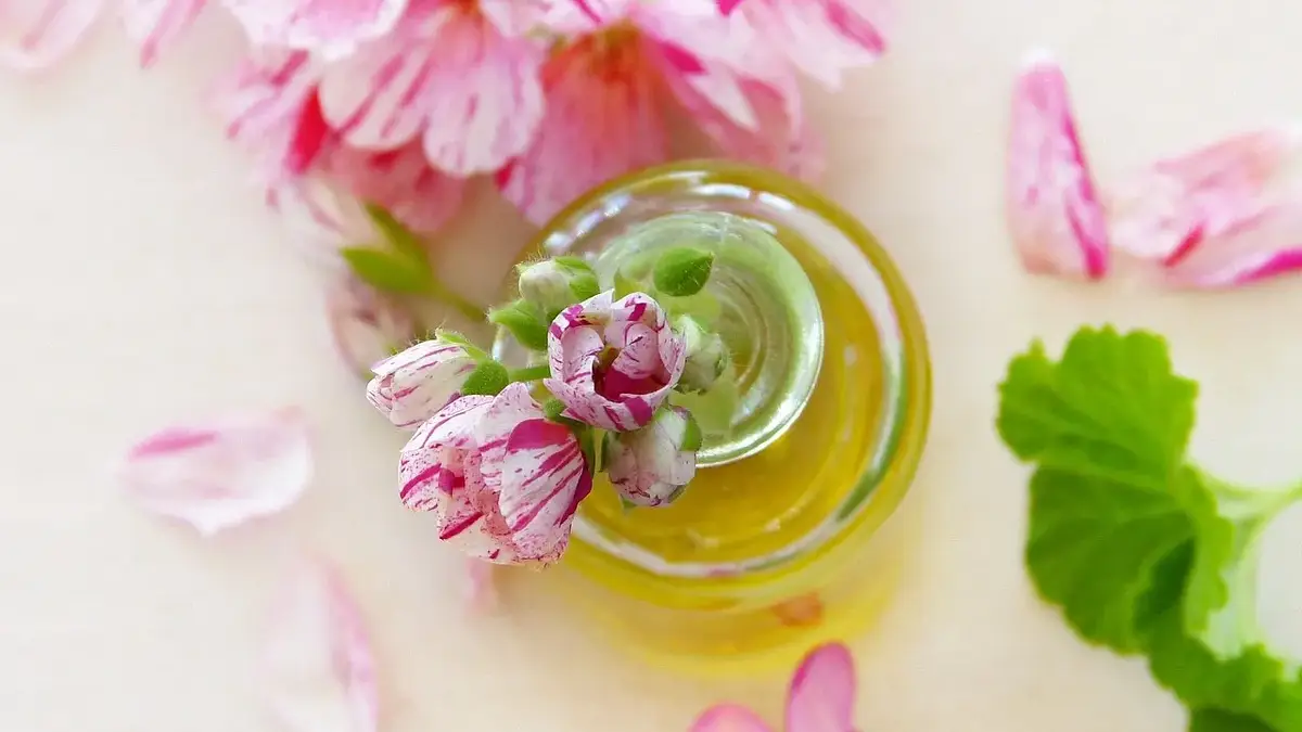 Pękające dłonie – przyczyny, leczenie i skuteczna pielęgnacj