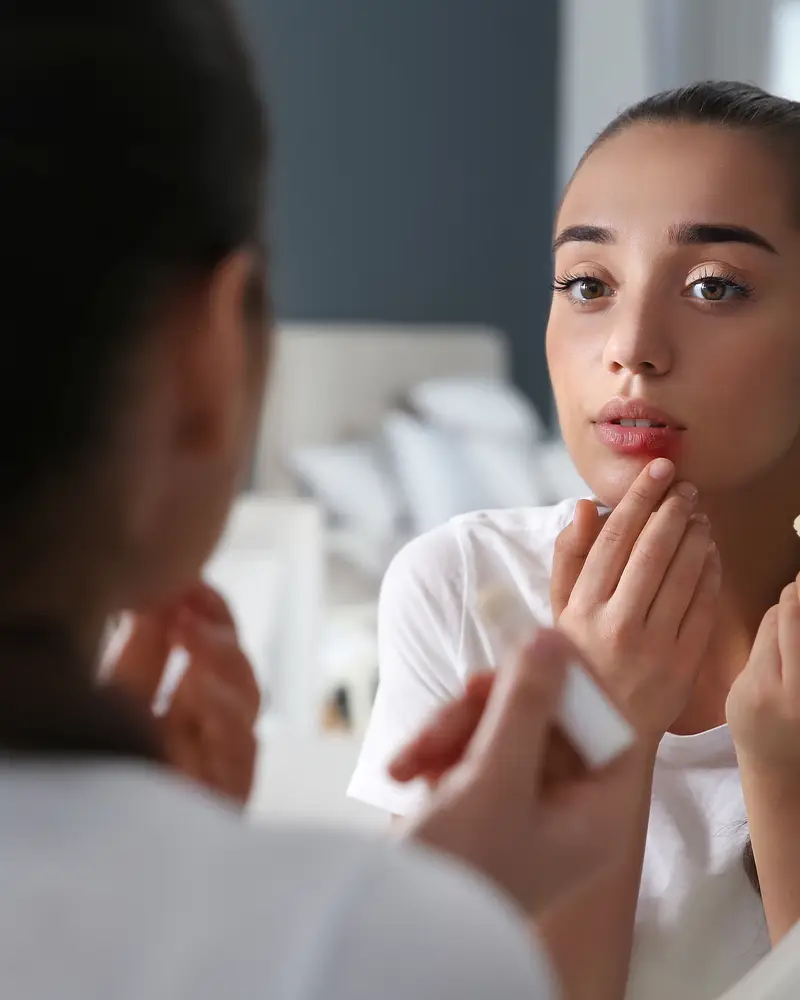 Makijaż ust – jak dobrać kolor i trwałą szminkę?