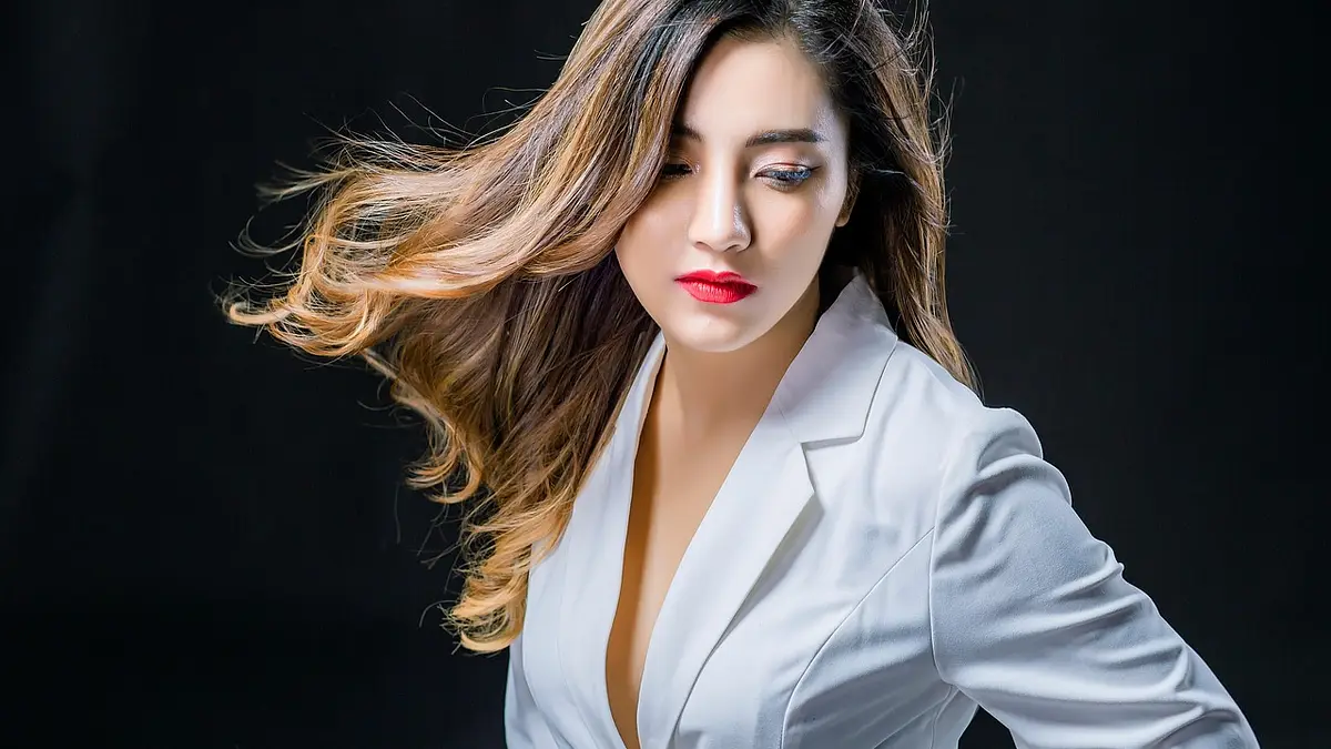 Jaki garnitur dla mamy na komunię wybrać? Poradnik 2025