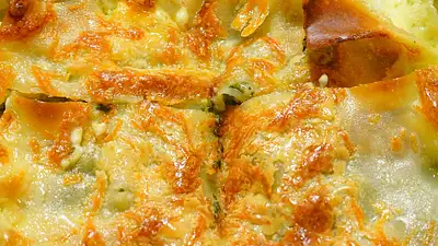 Przepisy na zapiekankę na piątek – szybkie i smaczne dania