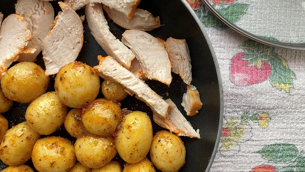 Jak ugotować soczystego kurczaka w wodzie – praktyczne porad