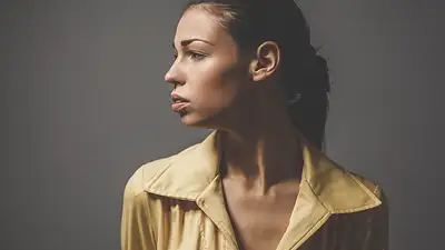 Jak się ubrać na 40 urodziny w lokalu? Stylizacje i porady