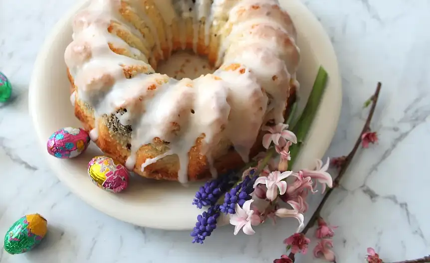 Ciasto kakaowe z masłem w temperaturze pokojowej i kaszą manną