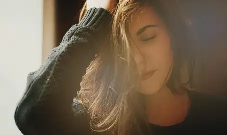 Co na przetłuszczające się włosy? Oto sprawdzone rozwiązania